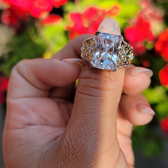 Large CZ Sparkly Ring 925 - Picture 9 of 10